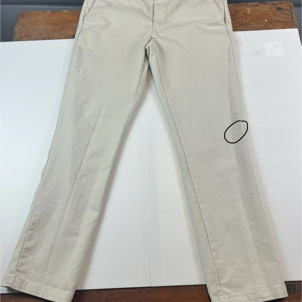 Izod Tan Chinos Classic Straight-Leg, Size 32 x 32 - Picture 13 of 13